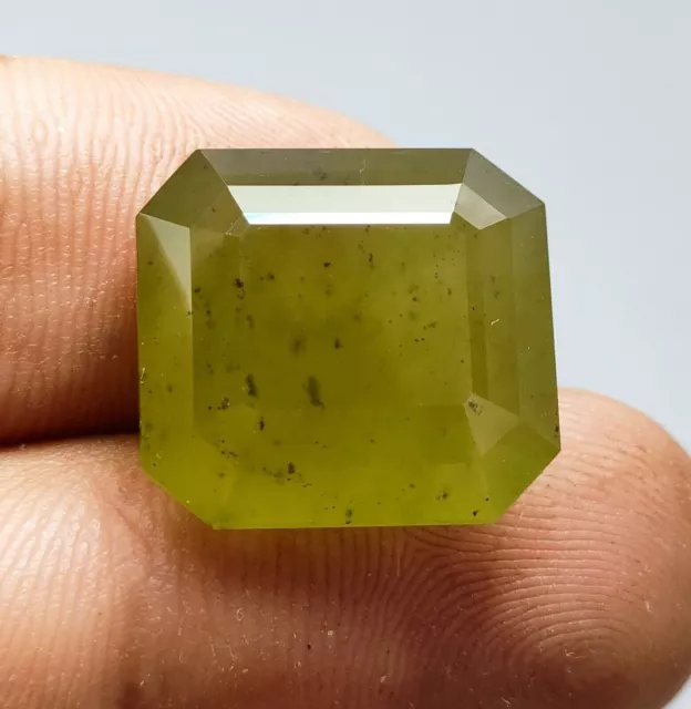 Grenat Grossulaire d'Afghanistan, taille émeraude /23,00 carats