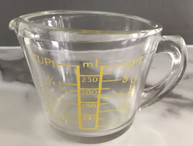 Pyrex 1/2 Pint Measuring Jug - Vintage - Yellow Text