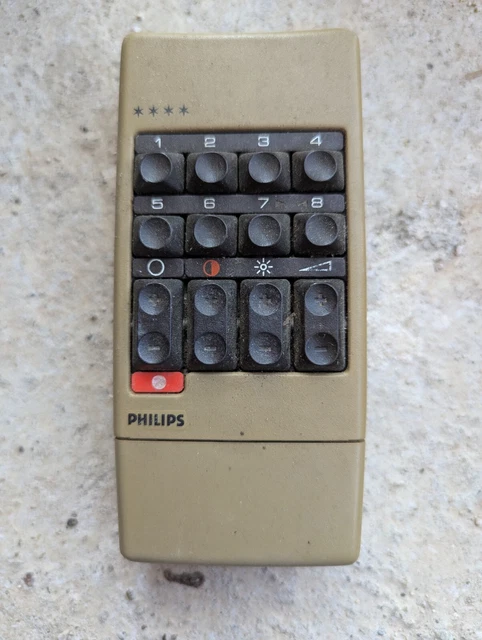 Télécommande Pour Téléviseur Philips – Modèle Gris – Occasion En état De Marche – Compatible Avec Plusieurs Modèles Philips