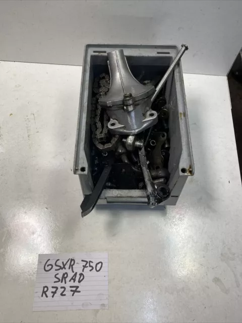 Suzuki GSXR 750 SRAD R727 Reste Motor Schrauben Teile Kette Mutter