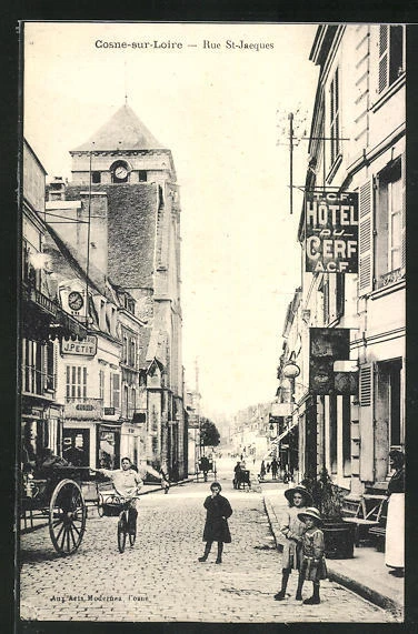 CPA Cosne-sur-Loire, view in Rue St-Jacques