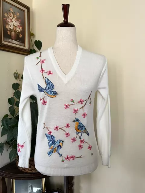 Cyn Les Shirlee Designs Vintage White Embroidered Bluebird Sweater sz M