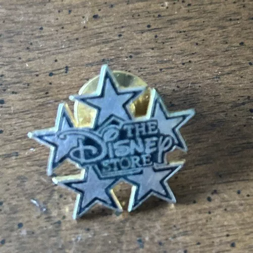 DISNEY STORE VINTAGE CAST MEMBER  TRADITIONS AWARD PIN 1990s