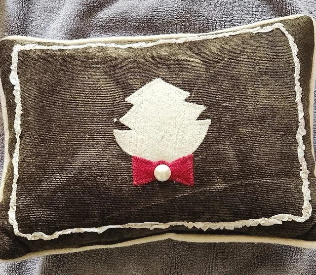 Woof & Poof - Pillow - Tree