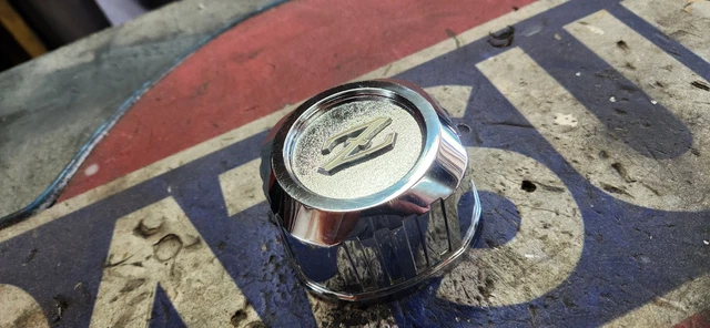 DATSUN 75- 78 280z NOS 4 Spoke Alloy Wheel Center Cap ( 1x) 40343
