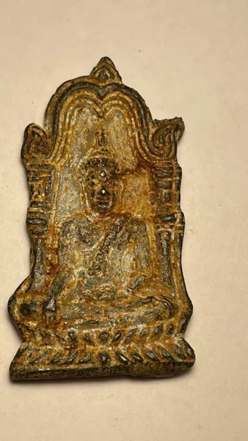 Antico Amuleto Thai in fusione di bronzo Buddha nel tempio