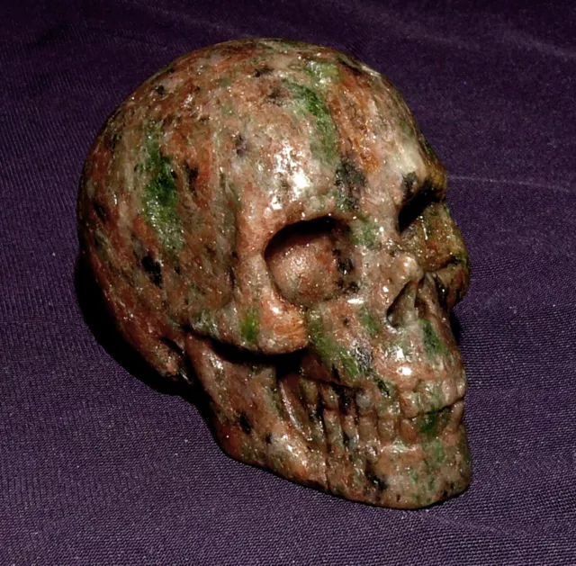 Lifelike Gemstone Skull, Garnet 111,5g 49x38x34mm