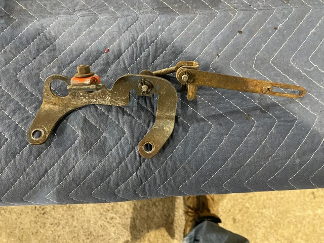 mopar throttle bracket maybe 73 360 small block LA Series 273 318 360 2 Barrel mopar throttle bracket maybe 73 360 small block LA Series 273 318 360 2 Barrel