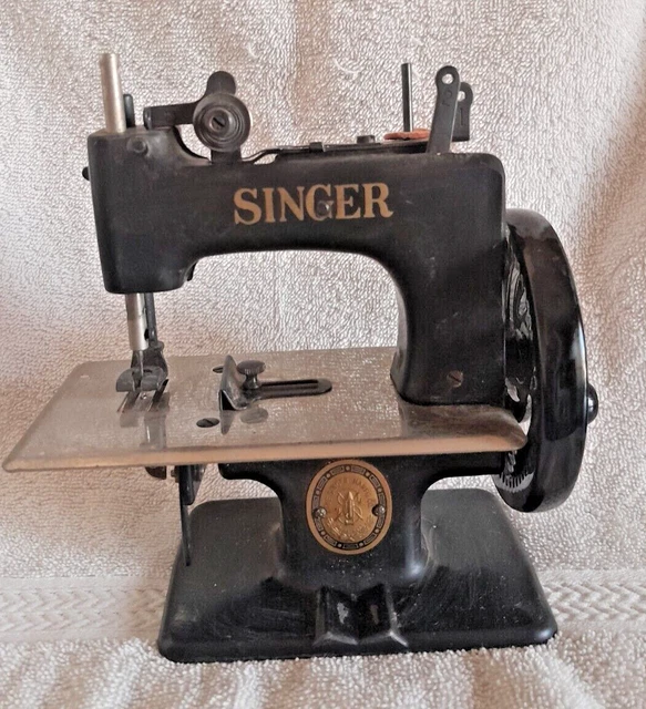 VINTAGE 30’S SEWHANDY Mini Singer Sewing Machine Model 20 29952 Without