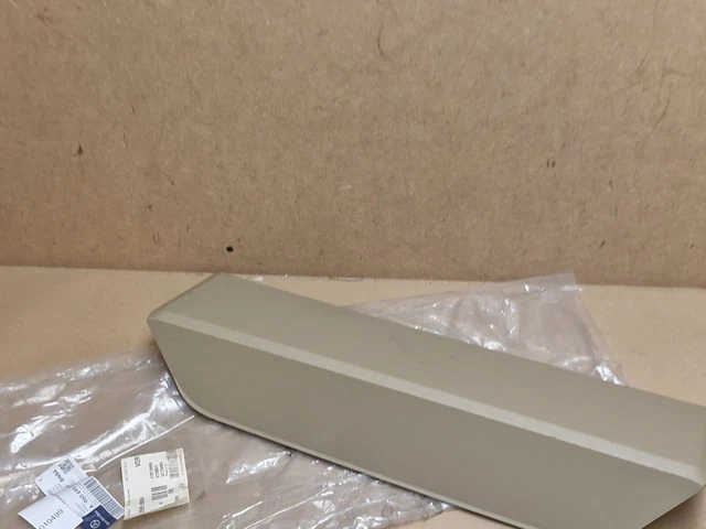 HGV Body Parts Mercedes Actros MP4 Step Housing Panel – GigaSpace, Drivers Side, White RH