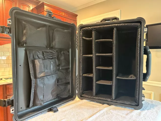 Pelican 1610 Black Protector Case w/ adjustable dividers and lid organizer