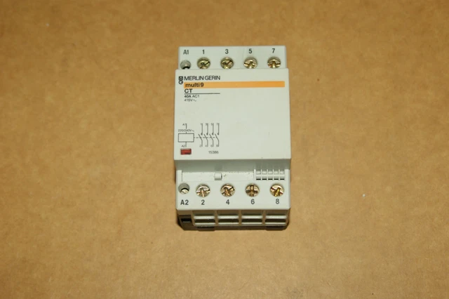 Contacteur Telemecanique CA2KN40 - 4 Pôles, 10A, Bobine 220/230V - Occasion Fonctionnel