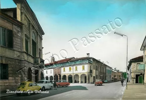 Cartolina di Biandrate, automobili in via Valsesia - Novara