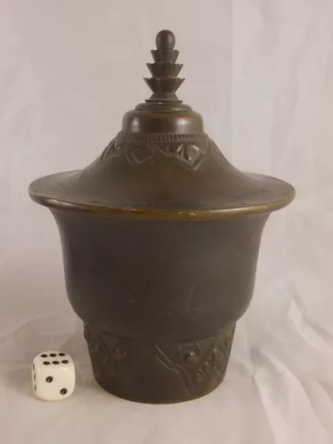 Art Deco Deckeldose Bonboniere aus Kupfer / Bronze 15cm Hammerschlag Dekor