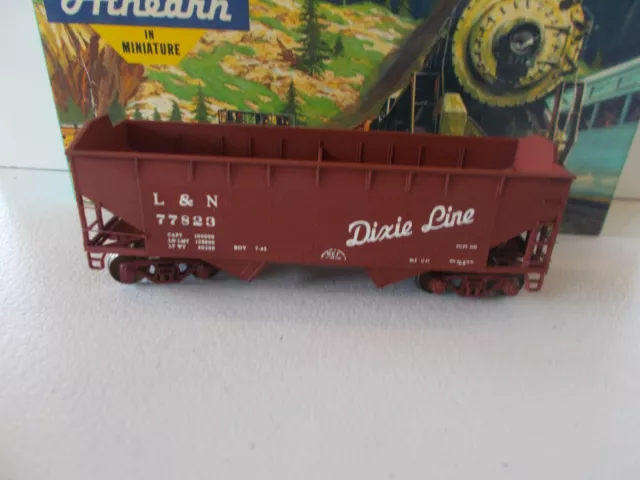 Athearn #5400 L&N - Louisville & Nashville 34' O/S 2 Hopper Car #77823 Ho Scale