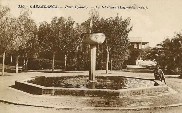 Cpa Maroc Casablanca Parc Lyautey Le Jet D'eau