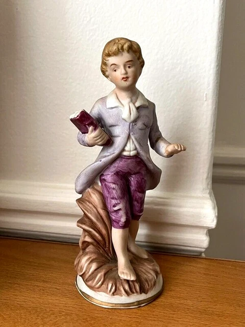 Statuette céramique en BISCUIT Jeune Homme chic habillé violet H= 18cm