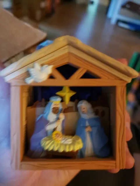1994 Avon The First Christmas Light- Up Nativity Scene Ornament NIB NEW IN BOX