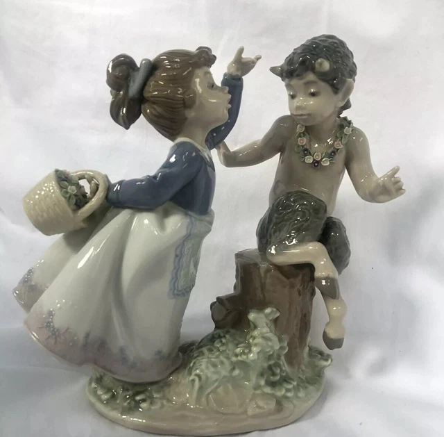 LLADRO FANTASY FRIEND Boy and Girl Figurine 5710, MINT IN BOX 292.50