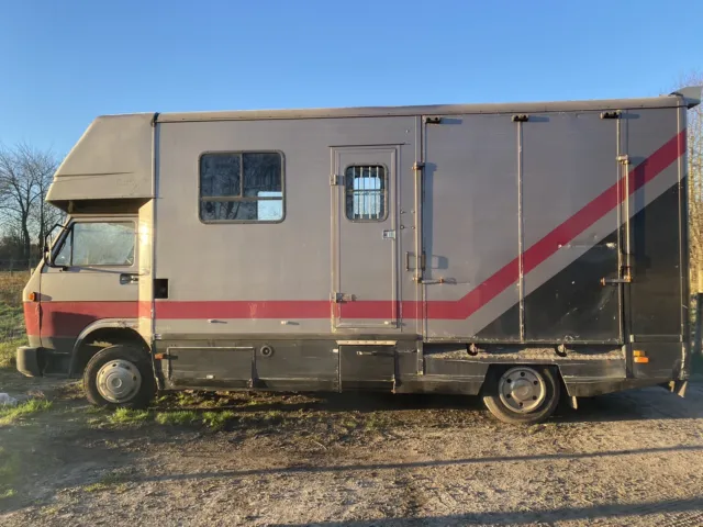 7.5 ton horsebox with living