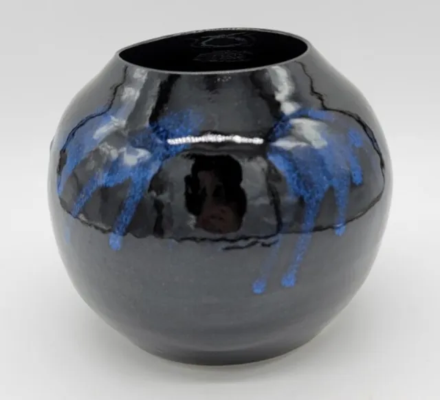 Jarrón tazón de cerámica artística de estudio negro y azul cobalto firmado jc Vigil