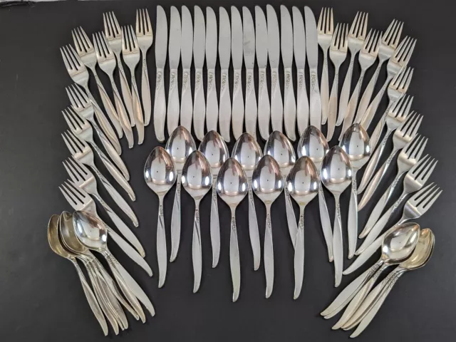 Oneida Community WINSOME 61 Pc Set Service for 12 Silverplate Flatware 1959