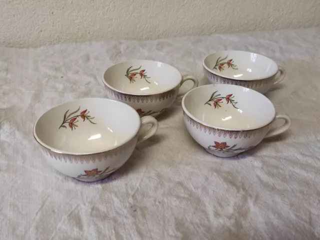 4 Anciennes Tasses Saint Amand déco floral de 9 cm de diamètre