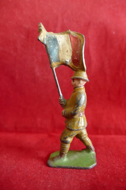 Figurine Soldat En Plomb Ancien Vintage Porte-drapeau - Occasion Probablement Quiralu