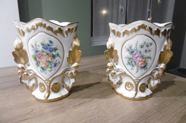 Ancienne paire de vases de marié en porcelaine de Paris XIX siècle