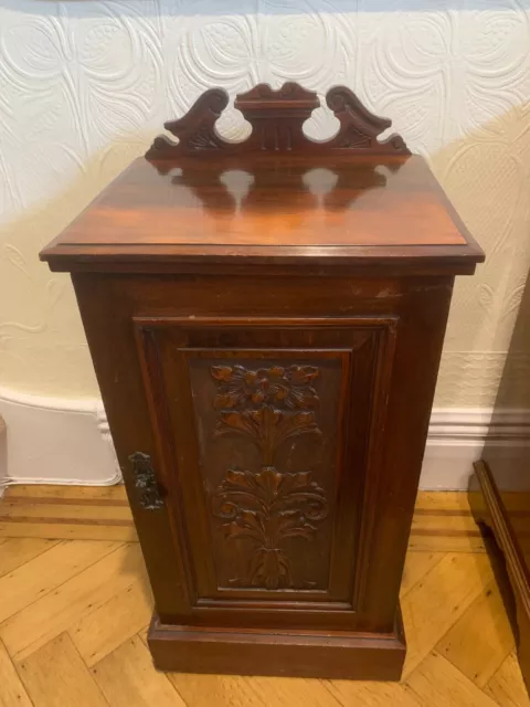 Victorian Small Pretty Solid Carved Mahogany Pot Cupboard Bedside Cabinet