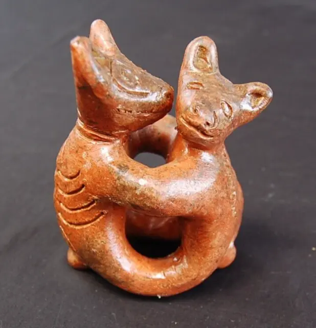 Original Mexican pottery objet d'art. Measurements: 12x9x9cm.