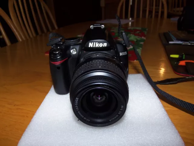 Nikon D D3000 10.2MP Digital SLR Camera - Black (Kit w/ AF-S DX VR 18-55mm Lens)