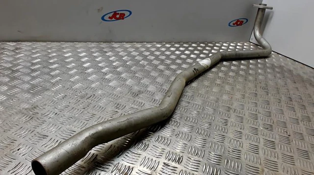 Ford SIERRA COSWORTH Pare Choc Arrière in fibre de verre complété d