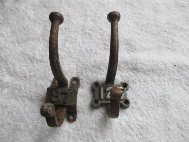 Anciens Portes Manteaux Numérotes 87 Et 125