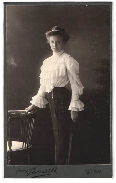Fotografie Atelier Strauss, Wien, Kohlmarkt 5, hübsches Fräulein mit Hochsteckf