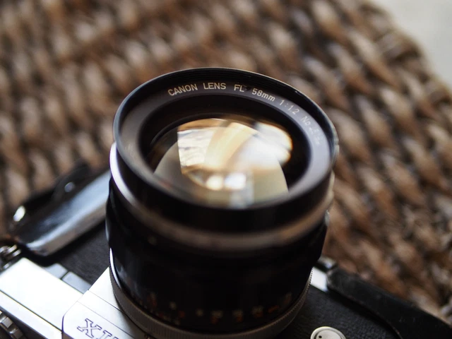 canon pellix + canon fl 55mm f1.2 + housse cuir 3