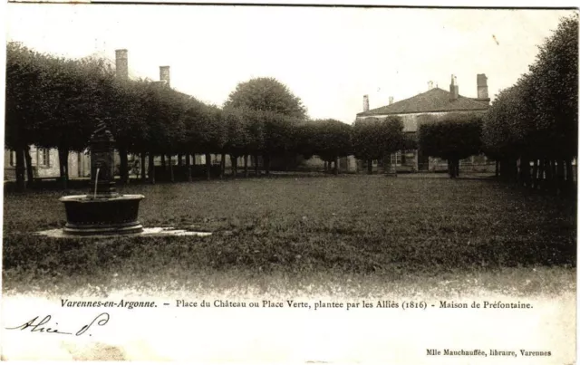 CPA Varennes-en-Argonne - Place du Cháteau or Place Verte, planted .... (178028)