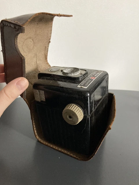 ancien appareil photo argentique bakelite  kodak brownie flash + etui cuir