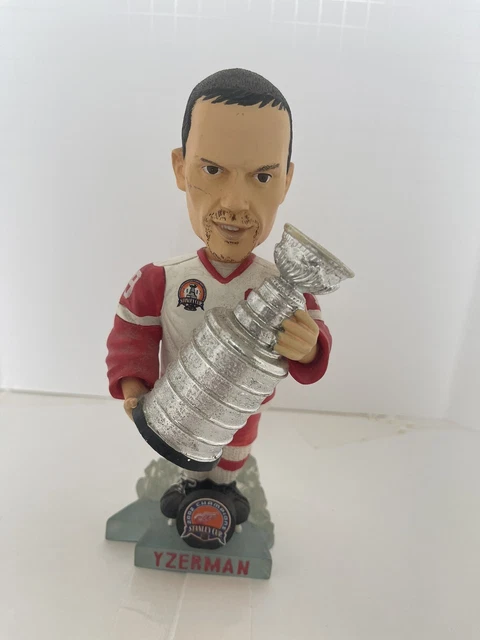 Steve Yzerman Bobblehead Forever Collectibles Detroit Red Wings 2002 Stanley Cup