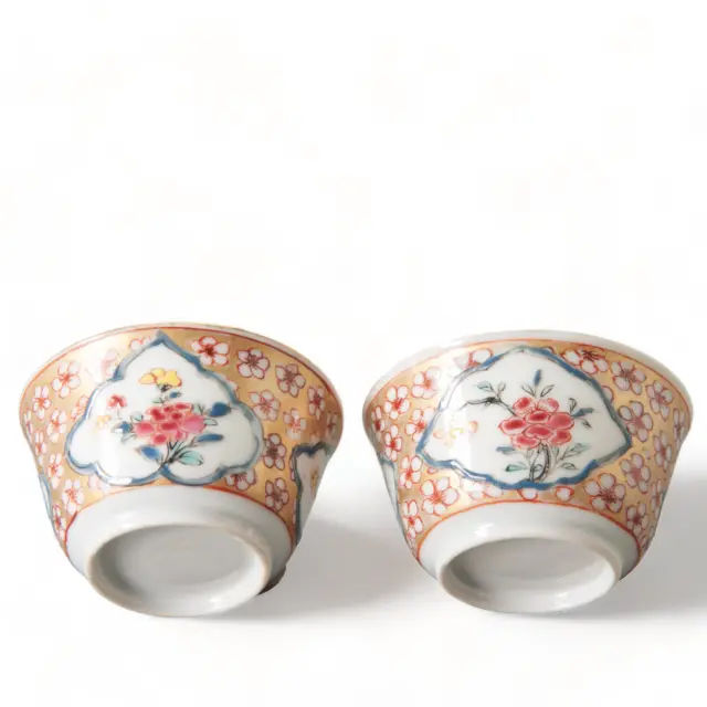 Nice pair of Chinese Famille rose porcelain tea bowls, early Qianlong, 18th. ct.