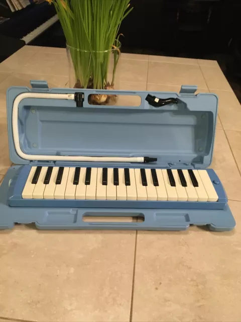 YAMAHA PIANICA 32 key blue P-32E Musical instrument from JAPAN