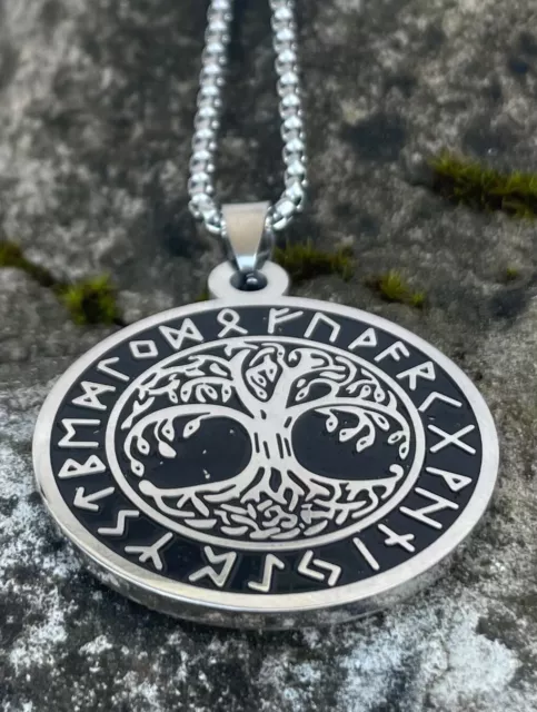 Anhänger Weltenbaum Yggdrasil Odin Runen Futhark Kette Vikings Lebensbaum J5.8