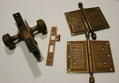 Hopkins & Dickinson BEAUTIFUL ORNATE 1888 brass door knob set w/ matching hinges