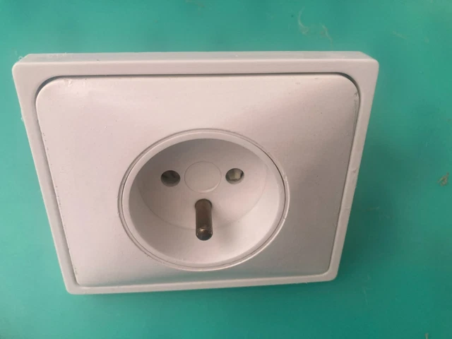 Lot ARNOULD 1001 1 interrupteur poussoir / 1 prise 2 pôles