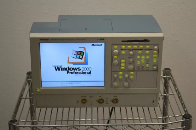 Tektronix Tds 5052 Tds5052 Digital Phosphor Oscilloscope  (Avv37)