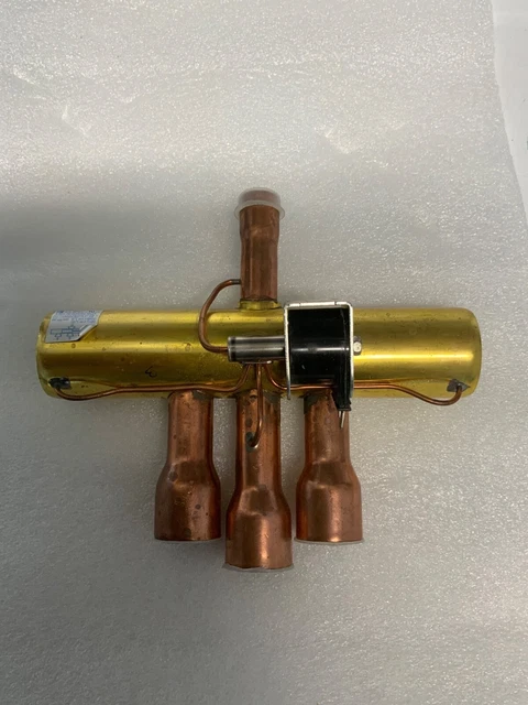 Reversing Valve RV110A69AZ 3/4 x 1 1/8 ODF 10Ton and larger W 24V Coil