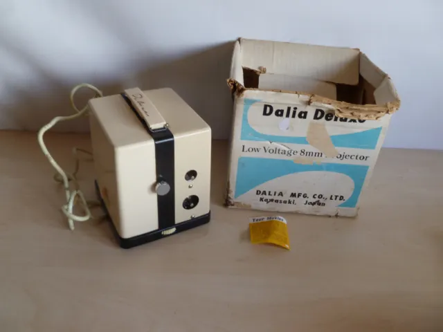 Mini Proyector Dalia Deluxe Automático 8 mm Sin Probar En Caja Antiguo De Colección Utilería