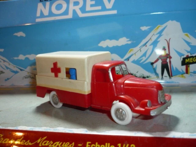 Set De 3 Véhicules D'Urgence Dickie - Police, Pompier, Ambulance - 7.5cm - Jouet Enfant - Modèle Aléatoire