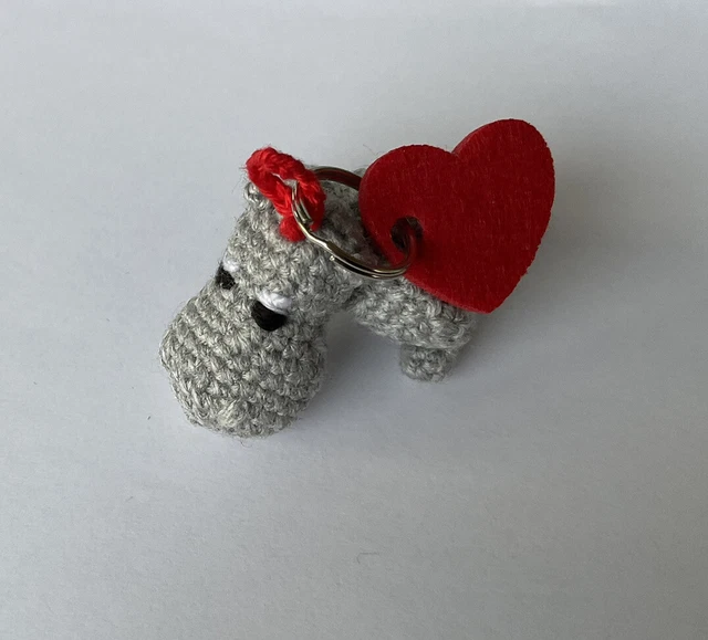 Kleines Nilpferd mit Herz Handarbeit Schlüsselanhänger Taschenbaumler Neu!!!