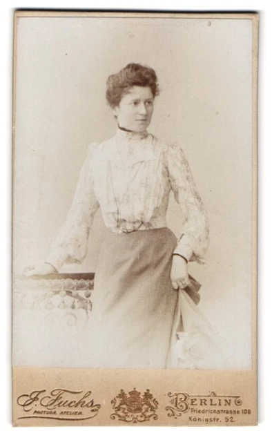 Fotografie J. Fuchs, Berlin, Friedrichstrasse 108, Portrait junge Dame in hübsc